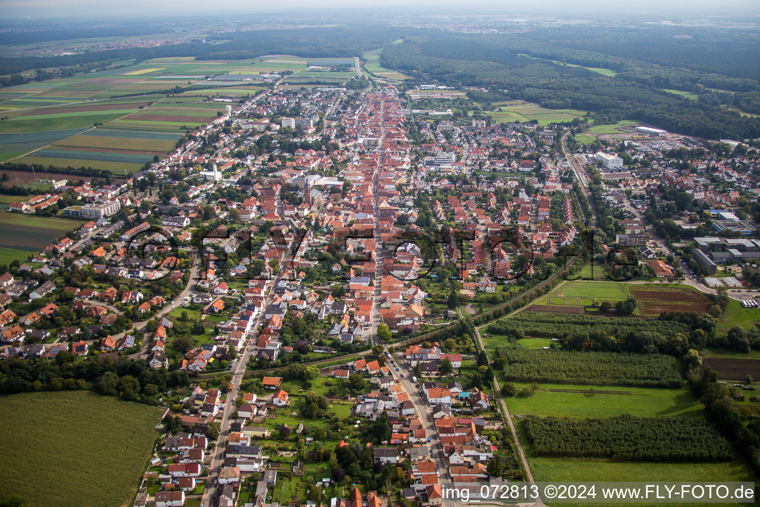 Ortsansicht der Straßen und Häuser der Wohngebiete in Kandel im Bundesland Rheinland-Pfalz, Deutschland