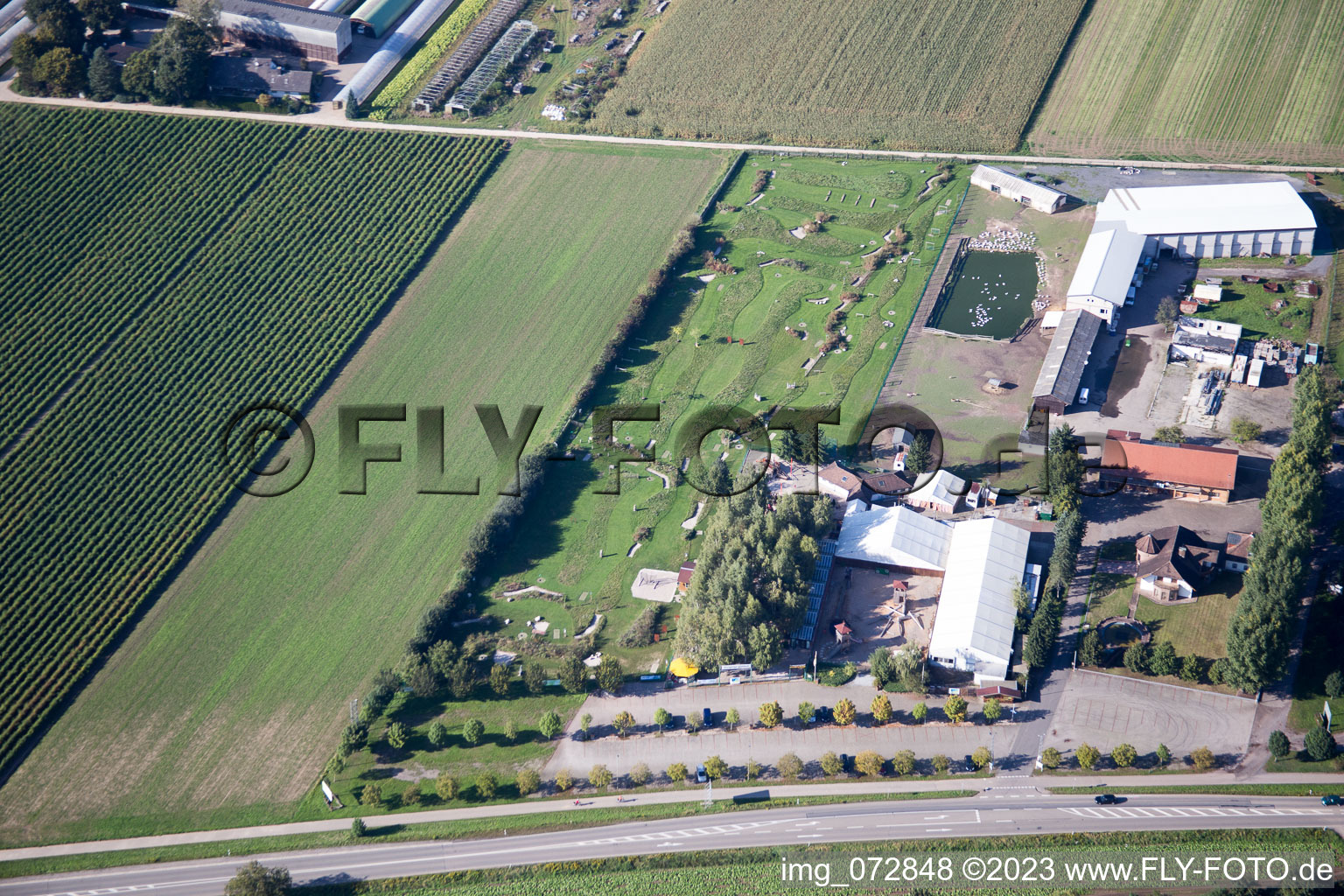 Luftaufnahme von Kandel, Adamshof Fußgolf im Bundesland Rheinland-Pfalz, Deutschland