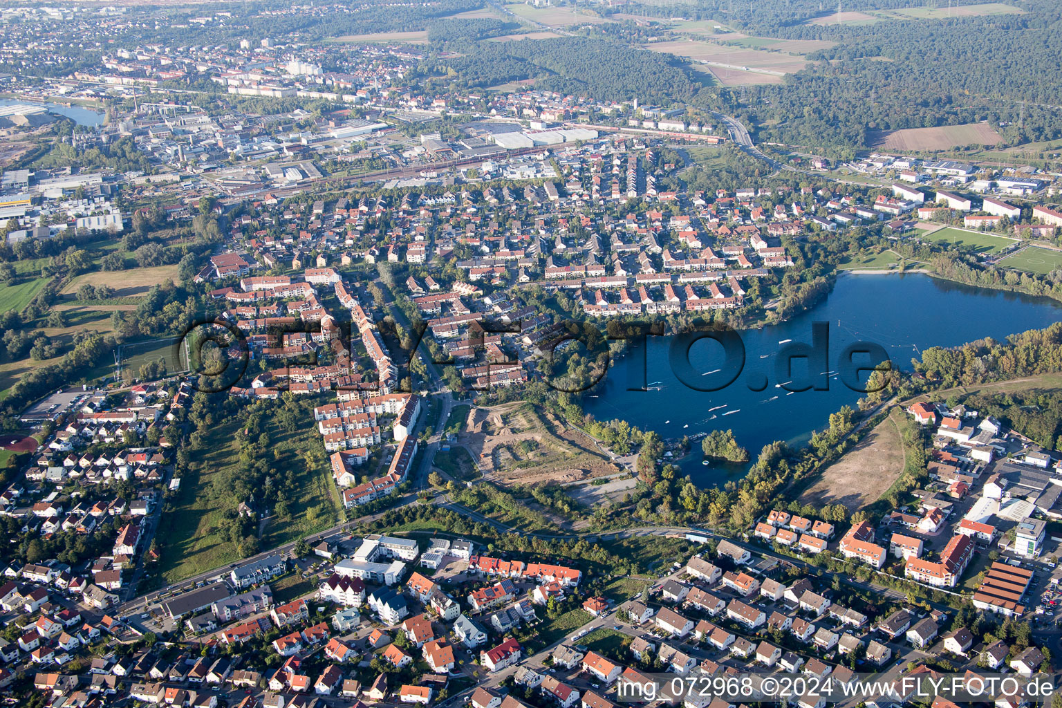 Luftaufnahme von Ortsteil Rheinau in Mannheim im Bundesland Baden-Württemberg, Deutschland