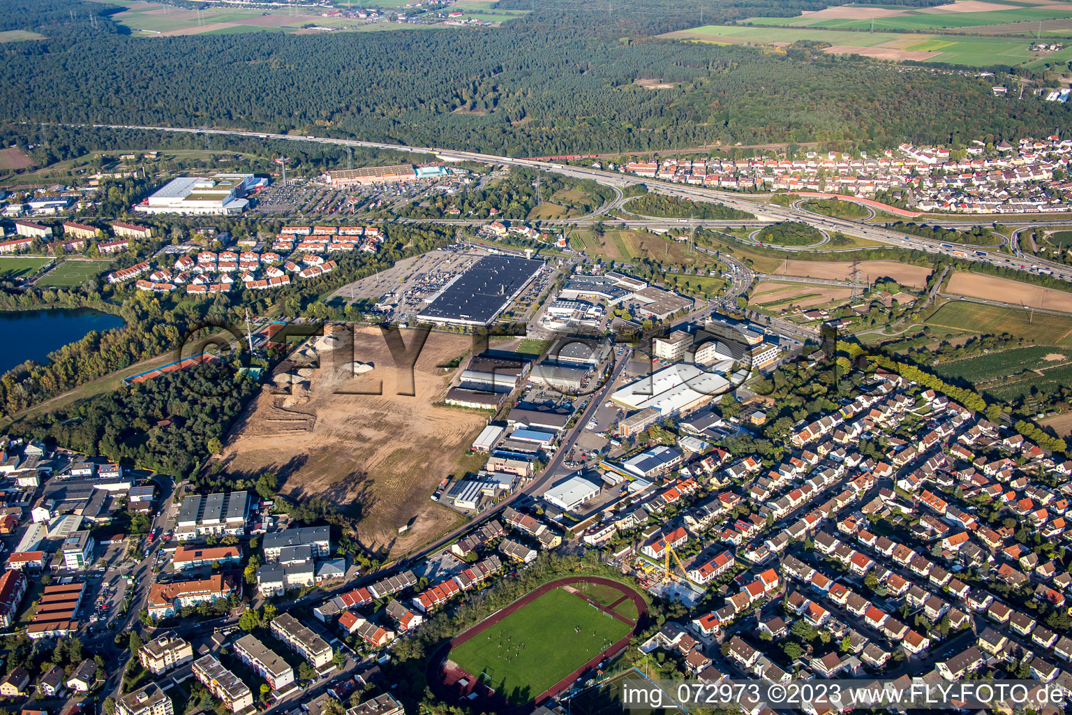 Luftbild von Gewerbegebiet und Firmenansiedlung Schütte-Lanz-Park im Ortsteil Rheinau in Brühl im Bundesland Baden-Württemberg, Deutschland
