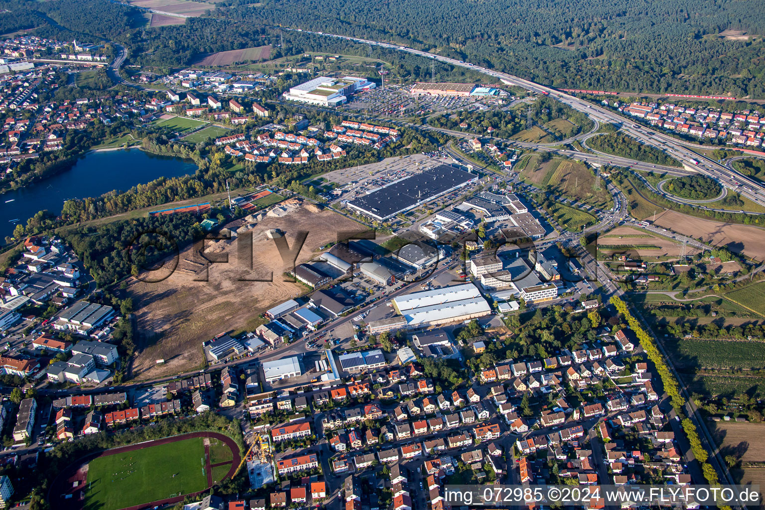 Luftaufnahme von Neubau- Baustelle im Gewerbegebiet Schütte-Lanz-Park in Brühl im Bundesland Baden-Württemberg, Deutschland
