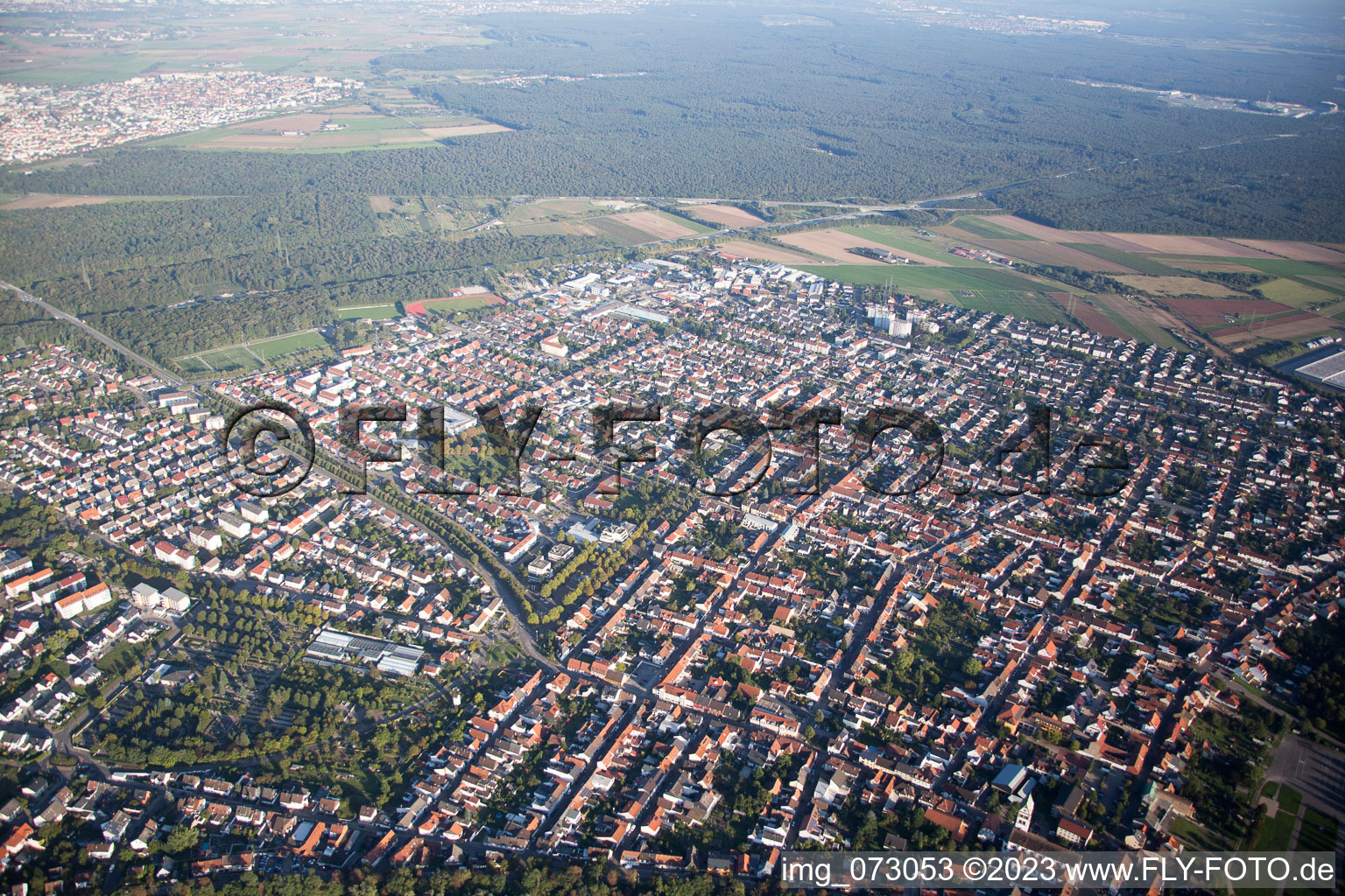 Ketsch im Bundesland Baden-Württemberg, Deutschland aus der Drohnenperspektive