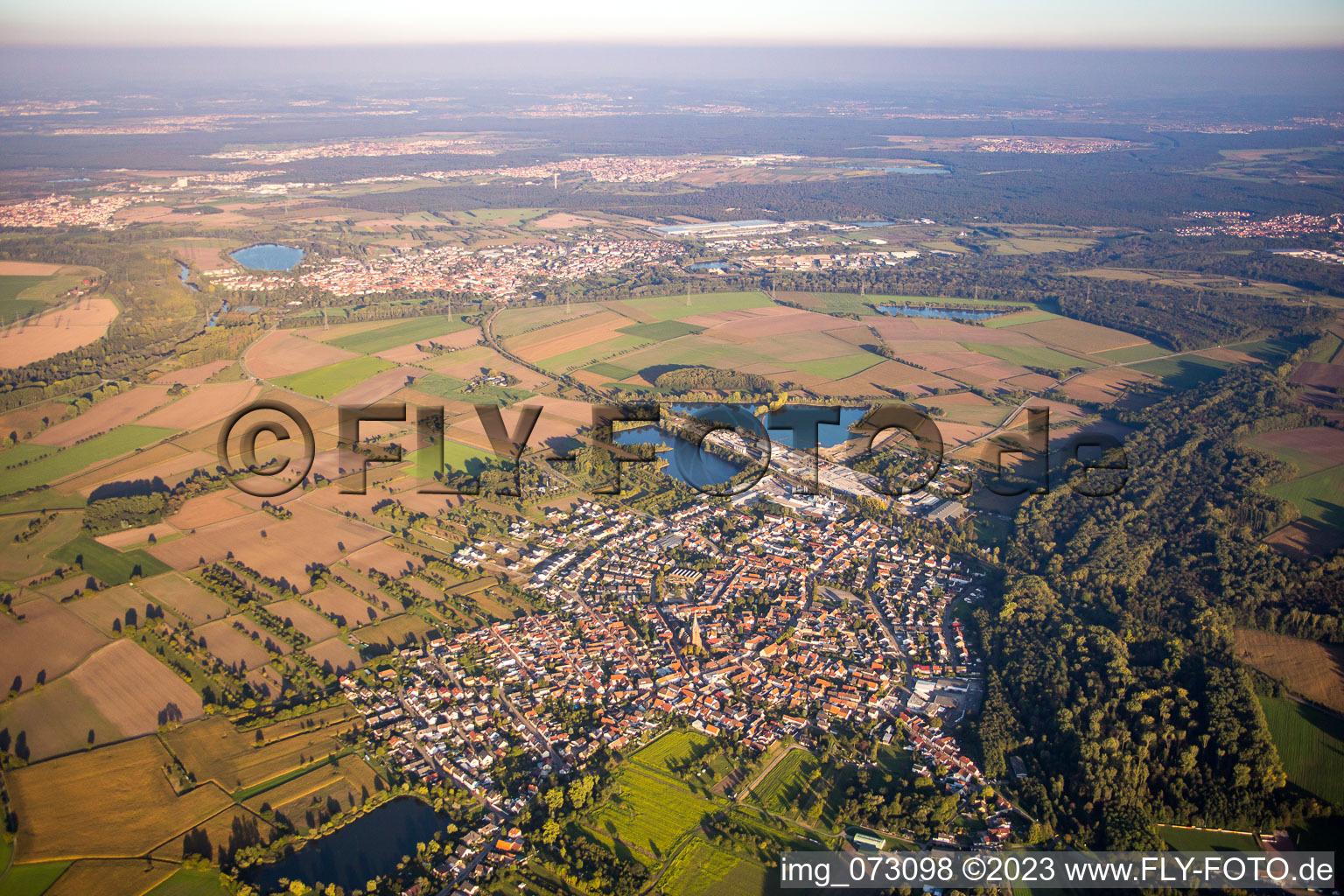 Luftaufnahme von Von Nordwesten im Ortsteil Rheinsheim in Philippsburg im Bundesland Baden-Württemberg, Deutschland