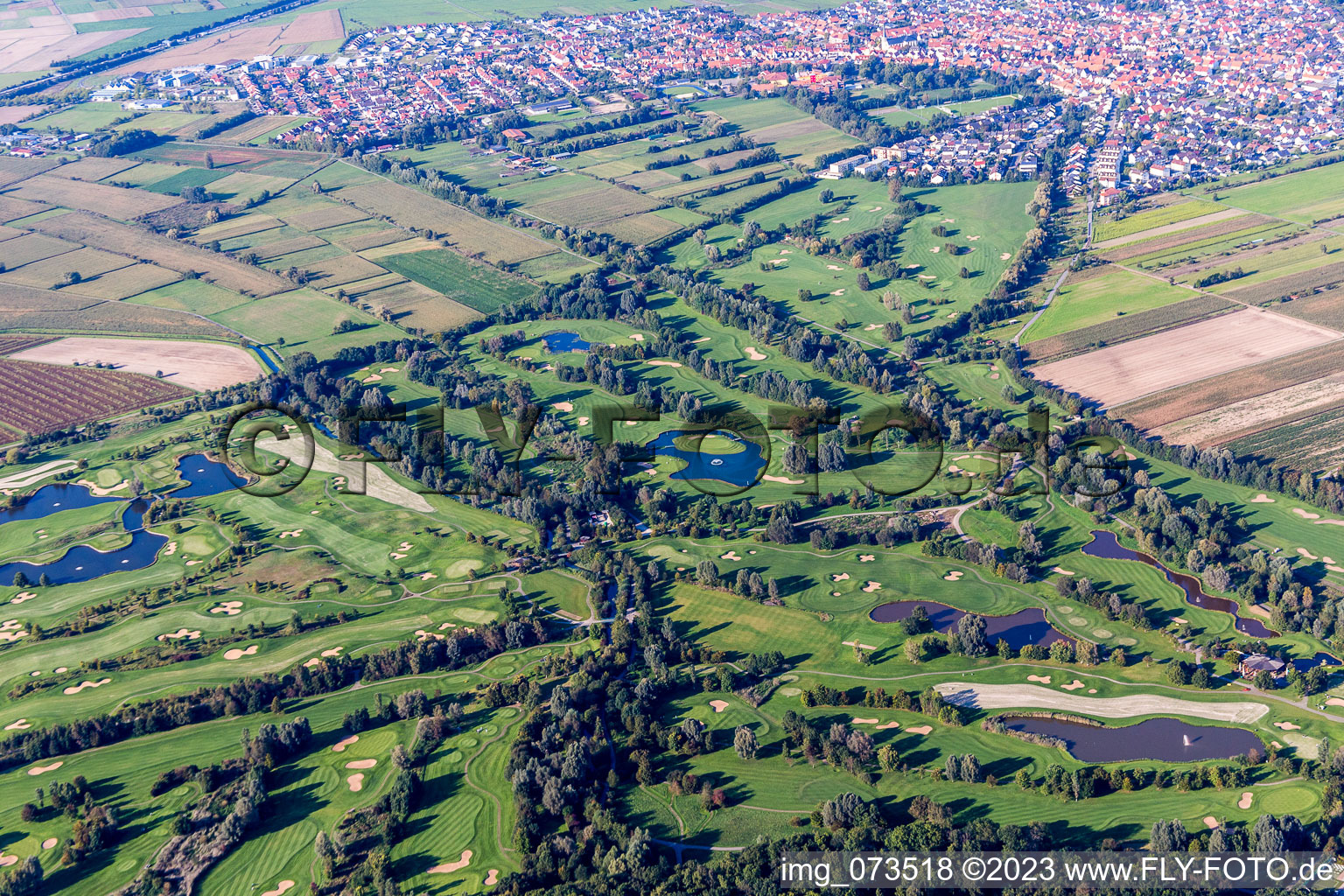 Gelände des Golfplatz des Golf Club St. Leon-Rot in Sankt Leon-Rot im Bundesland Baden-Württemberg, Deutschland von oben gesehen
