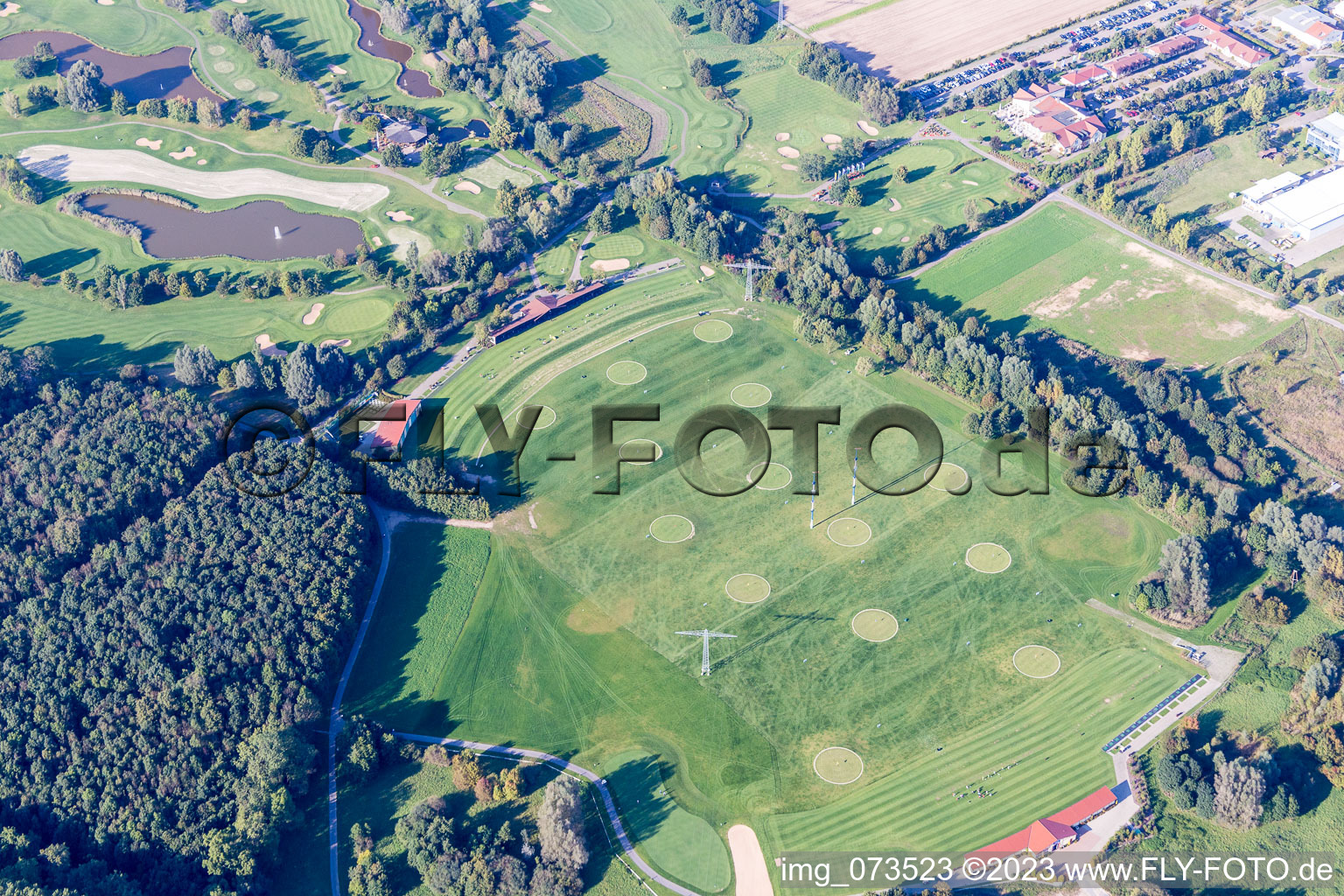 Gelände des Golfplatz des Golf Club St. Leon-Rot in Sankt Leon-Rot im Bundesland Baden-Württemberg, Deutschland vom Flugzeug aus