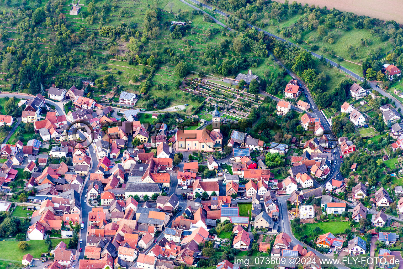 Luftbild von Ortsansicht der Straßen und Häuser der Wohngebiete im Ortsteil Reicholzheim in Wertheim im Bundesland Baden-Württemberg, Deutschland