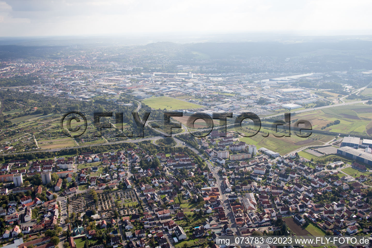 Luftaufnahme von Hallstadt im Bundesland Bayern, Deutschland