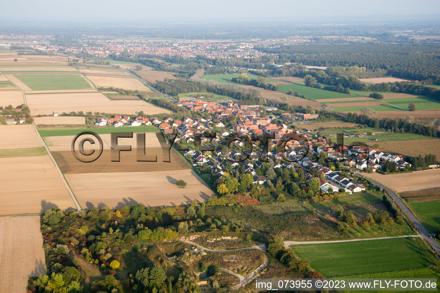 Schrägluftbild von Herxheimweyher im Bundesland Rheinland-Pfalz, Deutschland
