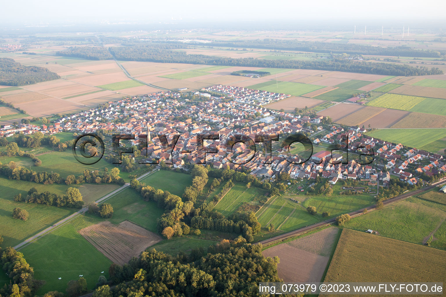 Steinweiler von Nordwesten im Bundesland Rheinland-Pfalz, Deutschland