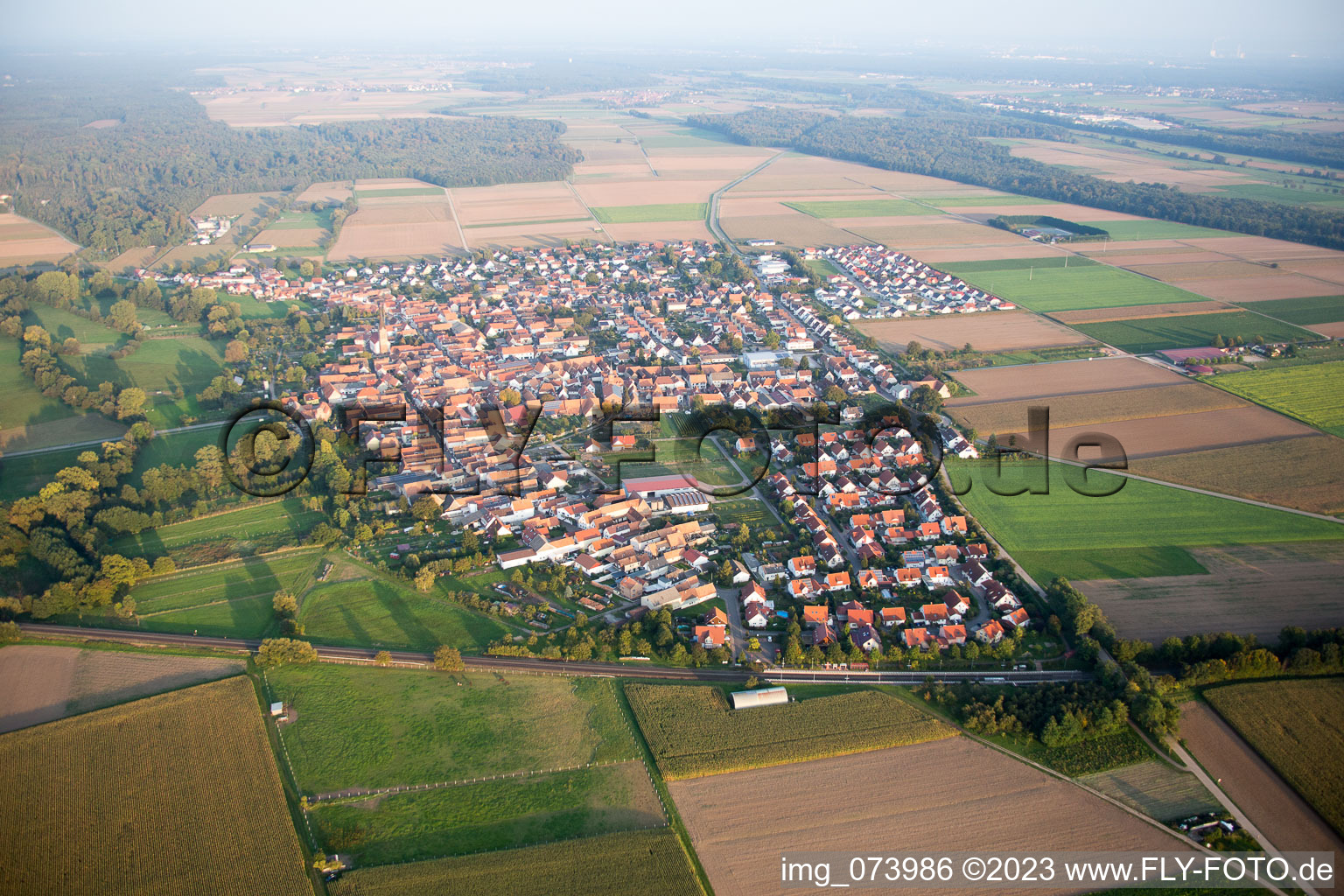 Schrägluftbild von Steinweiler von Nordwesten im Bundesland Rheinland-Pfalz, Deutschland