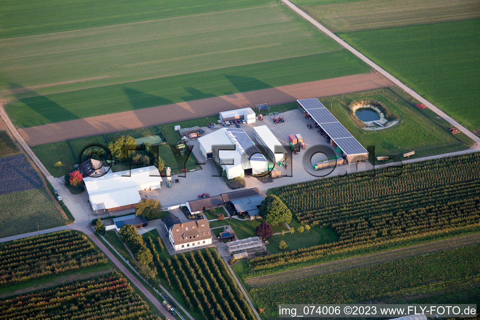 Luftaufnahme von Winden, Biohof im Bundesland Rheinland-Pfalz, Deutschland