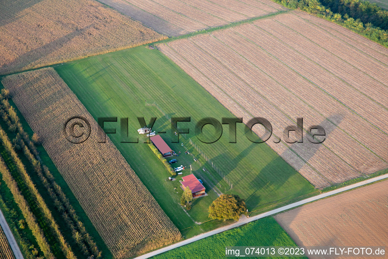 Schrägluftbild von Freckenfeld, Modellflugplatz im Bundesland Rheinland-Pfalz, Deutschland