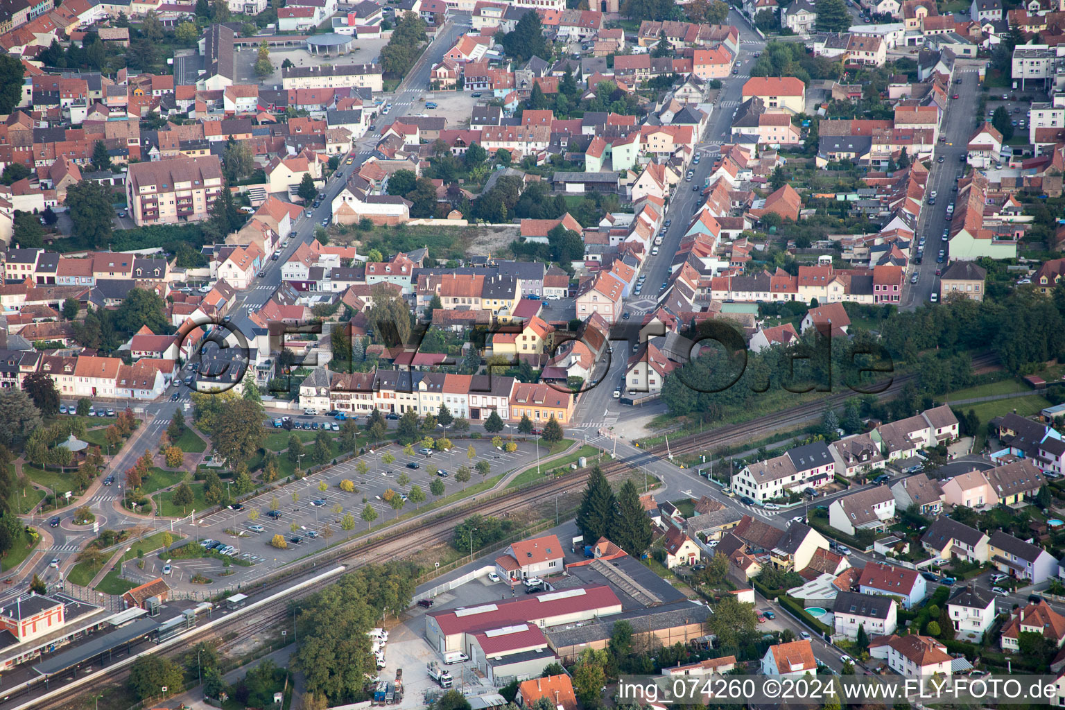 Bischwiller im Bundesland Bas-Rhin, Frankreich aus der Drohnenperspektive