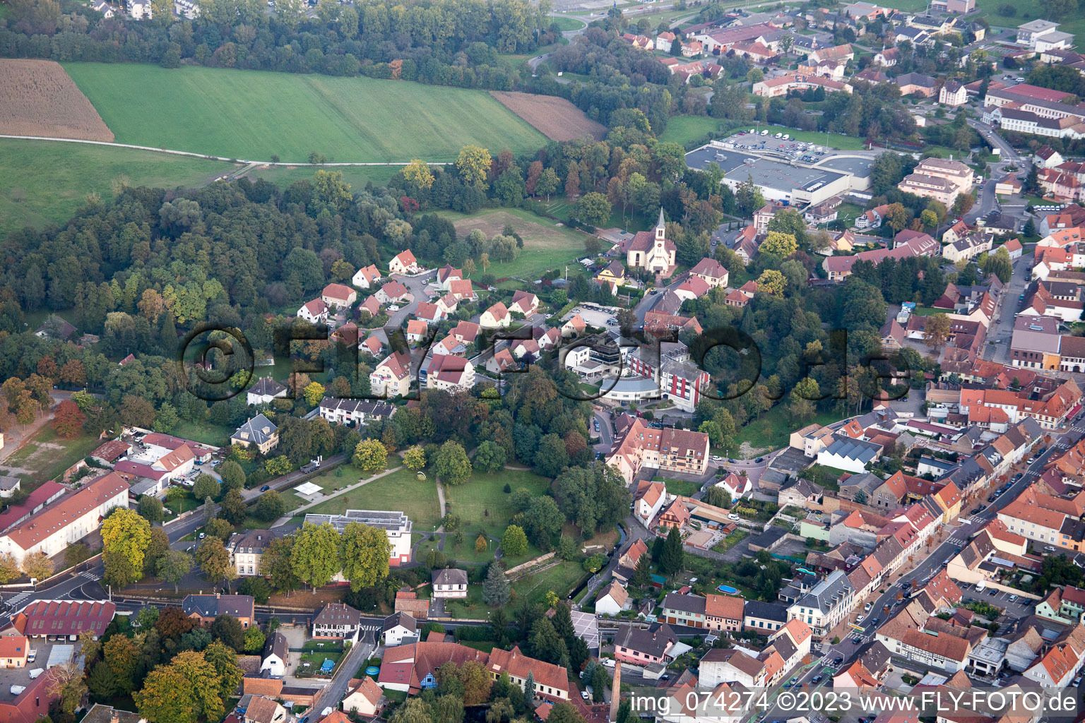 Drohnenbild von Bischwiller im Bundesland Bas-Rhin, Frankreich