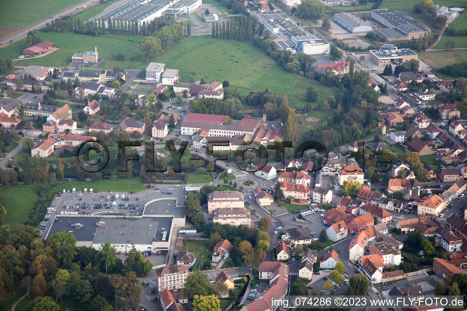 Bischwiller im Bundesland Bas-Rhin, Frankreich aus der Luft