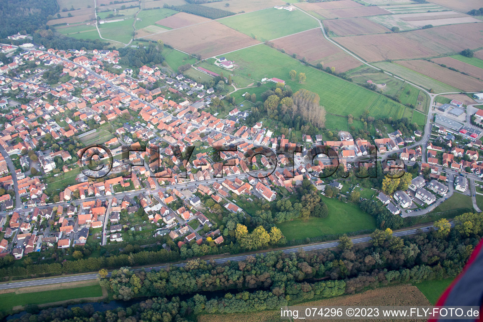 Luftbild von Oberhoffen-sur-Moder im Bundesland Bas-Rhin, Frankreich