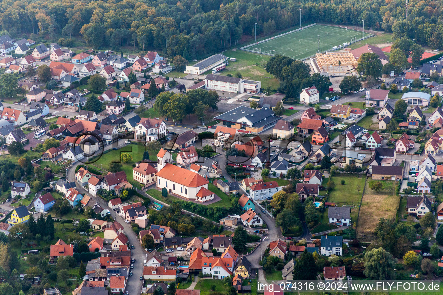 Dorf - Ansicht in Schirrhein in Grand Est im Bundesland Bas-Rhin, Frankreich
