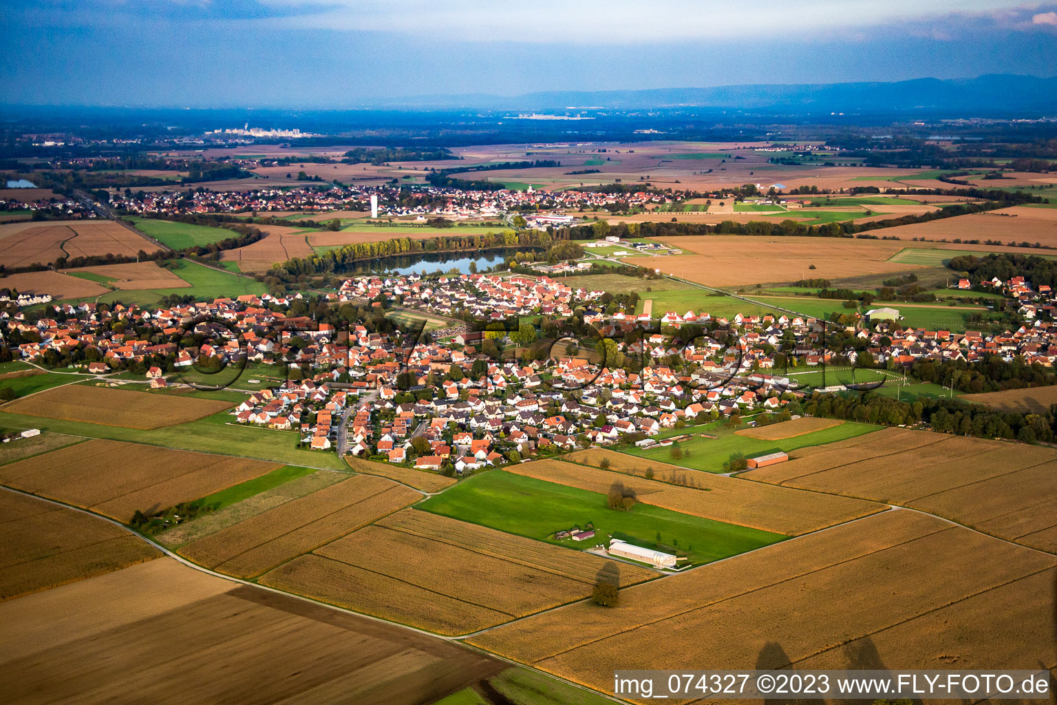 Von Südwesten in Rountzenheim im Bundesland Bas-Rhin, Frankreich