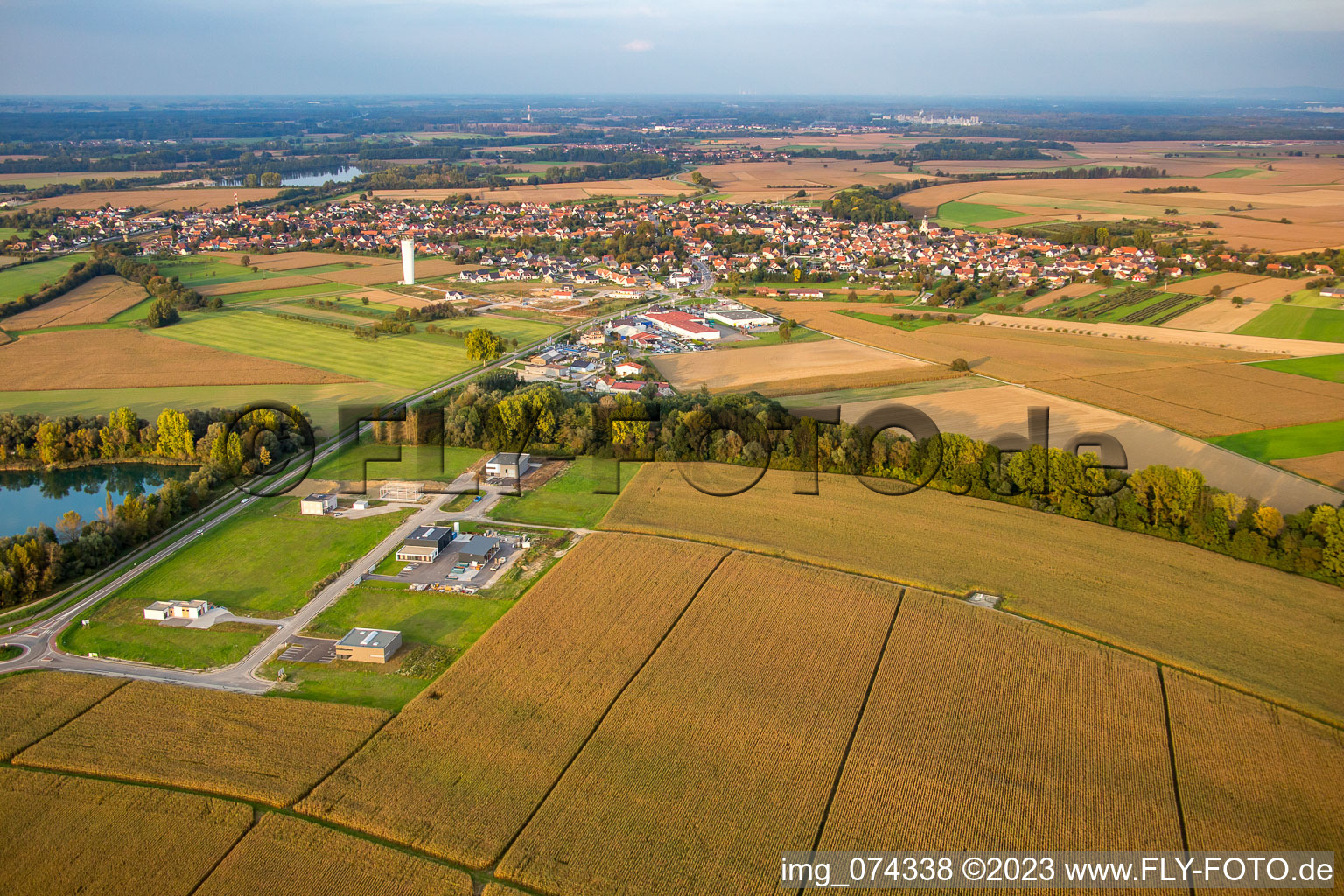 Luftbild von Von Südwesten in Rœschwoog im Bundesland Bas-Rhin, Frankreich