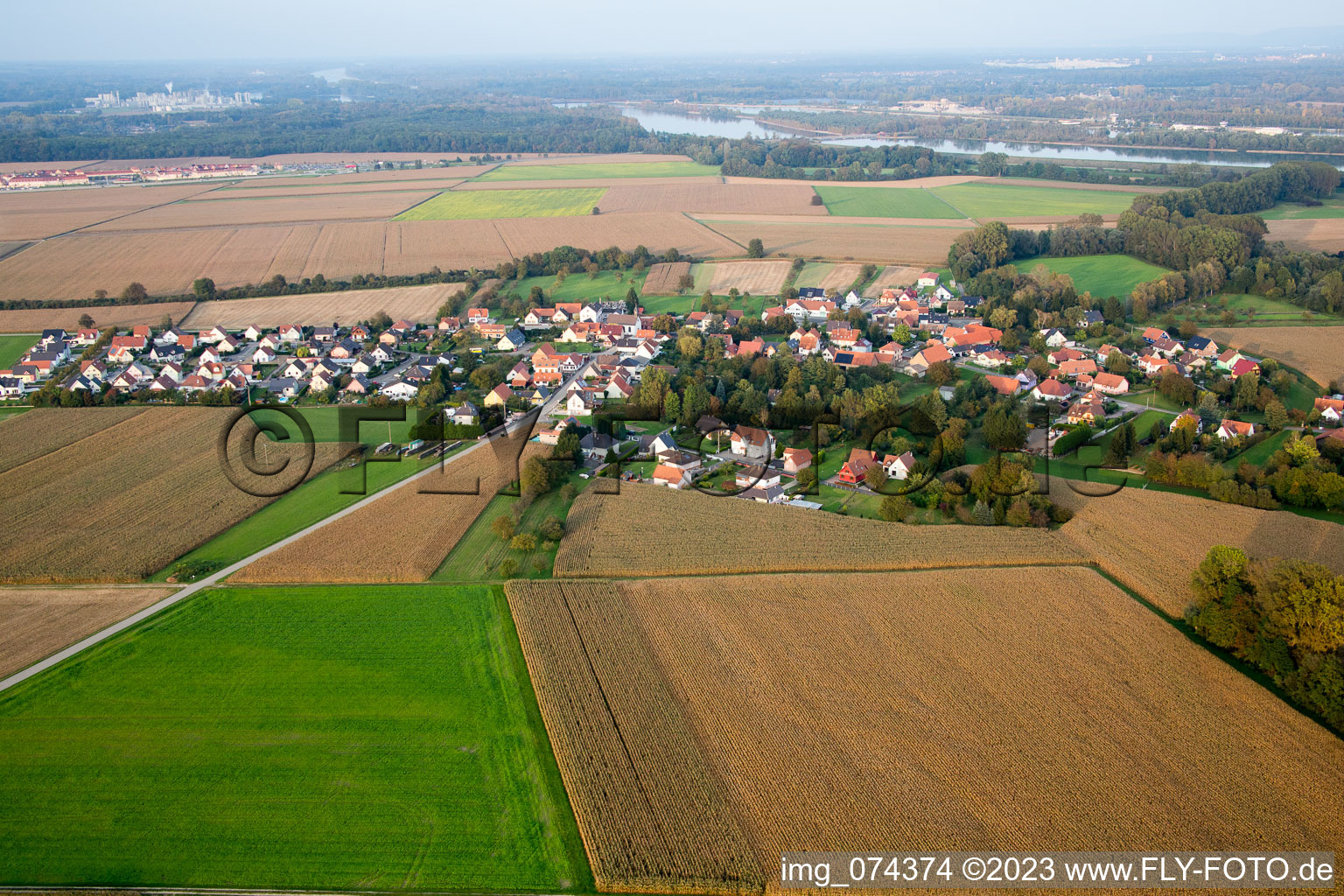 Luftbild von Neuhaeusel im Bundesland Bas-Rhin, Frankreich
