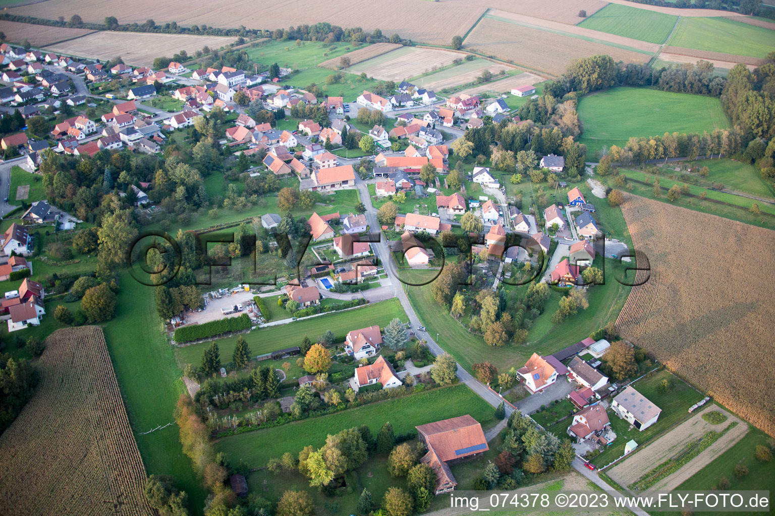 Neuhaeusel im Bundesland Bas-Rhin, Frankreich aus der Luft