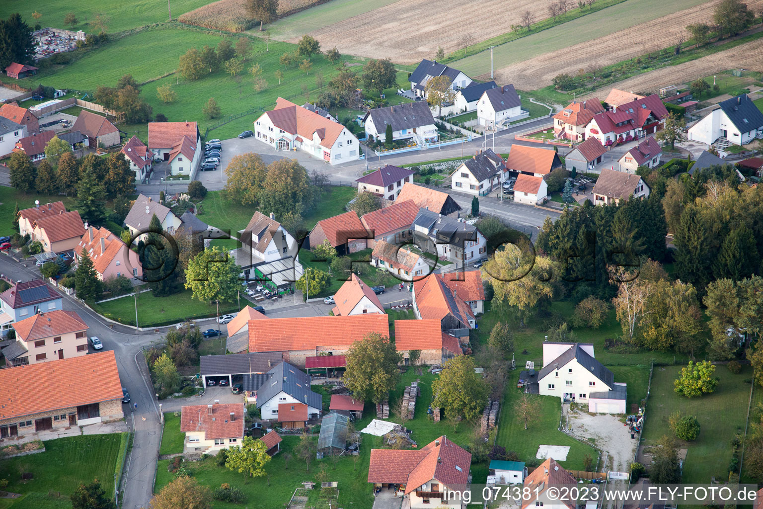 Neuhaeusel im Bundesland Bas-Rhin, Frankreich aus der Vogelperspektive