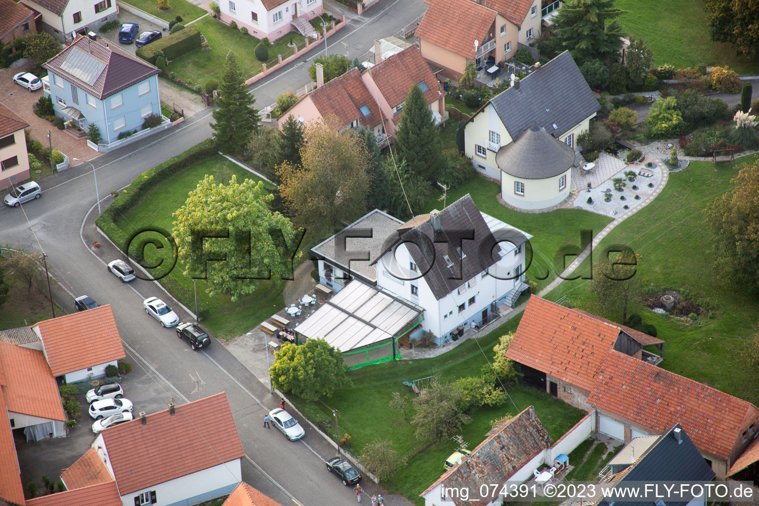 Neuhaeusel im Bundesland Bas-Rhin, Frankreich von einer Drohne aus