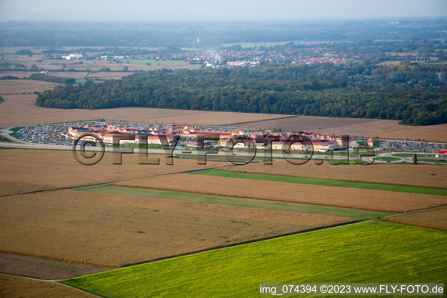 Luftbild von Roppenheim, Style outlet center im Bundesland Bas-Rhin, Frankreich