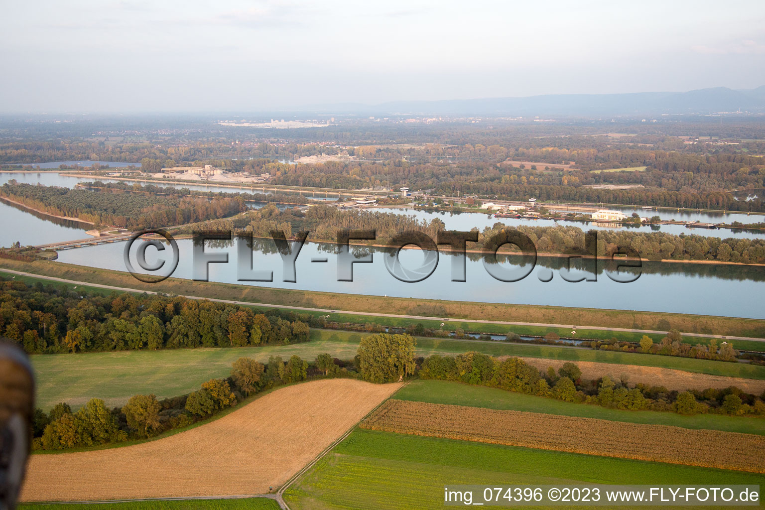 Luftaufnahme von Iffezheim, Schleuse im Bundesland Baden-Württemberg, Deutschland
