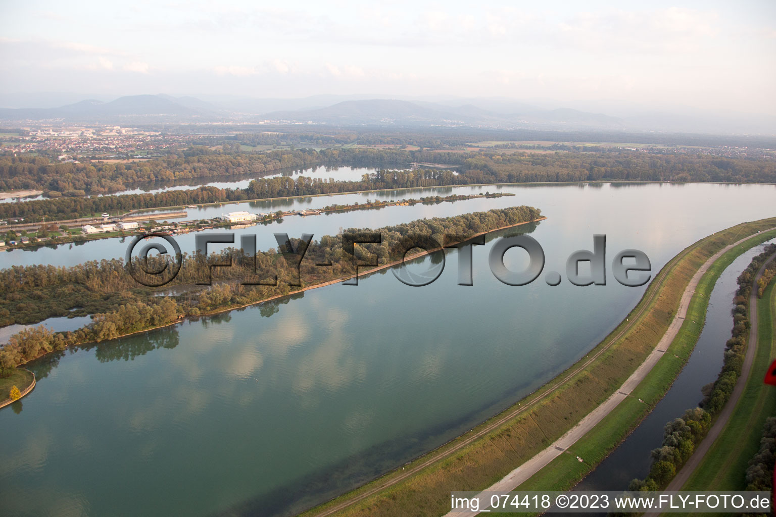 Iffezheim, Schleuse im Bundesland Baden-Württemberg, Deutschland aus der Luft betrachtet