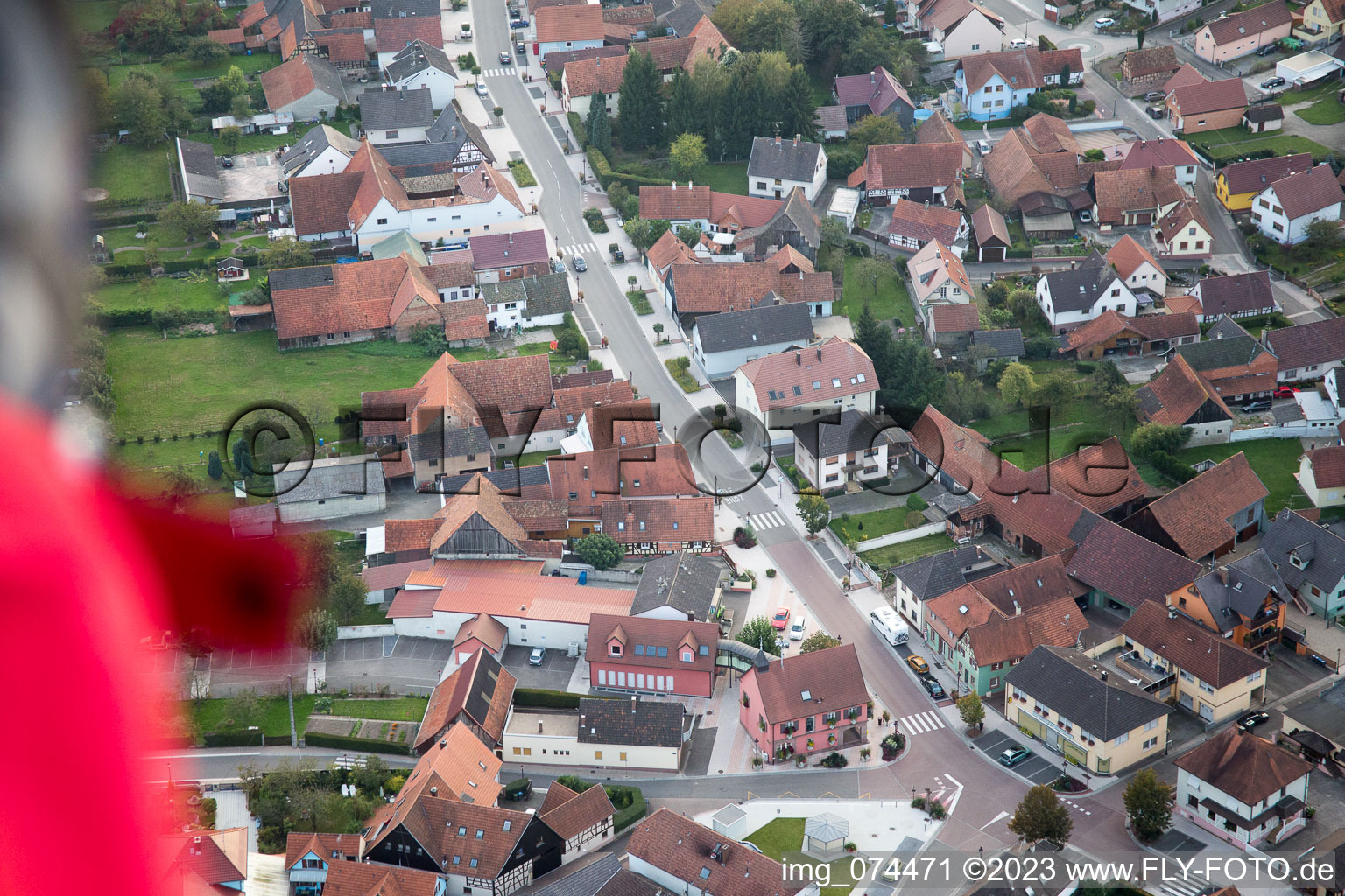 Beinheim im Bundesland Bas-Rhin, Frankreich aus der Drohnenperspektive