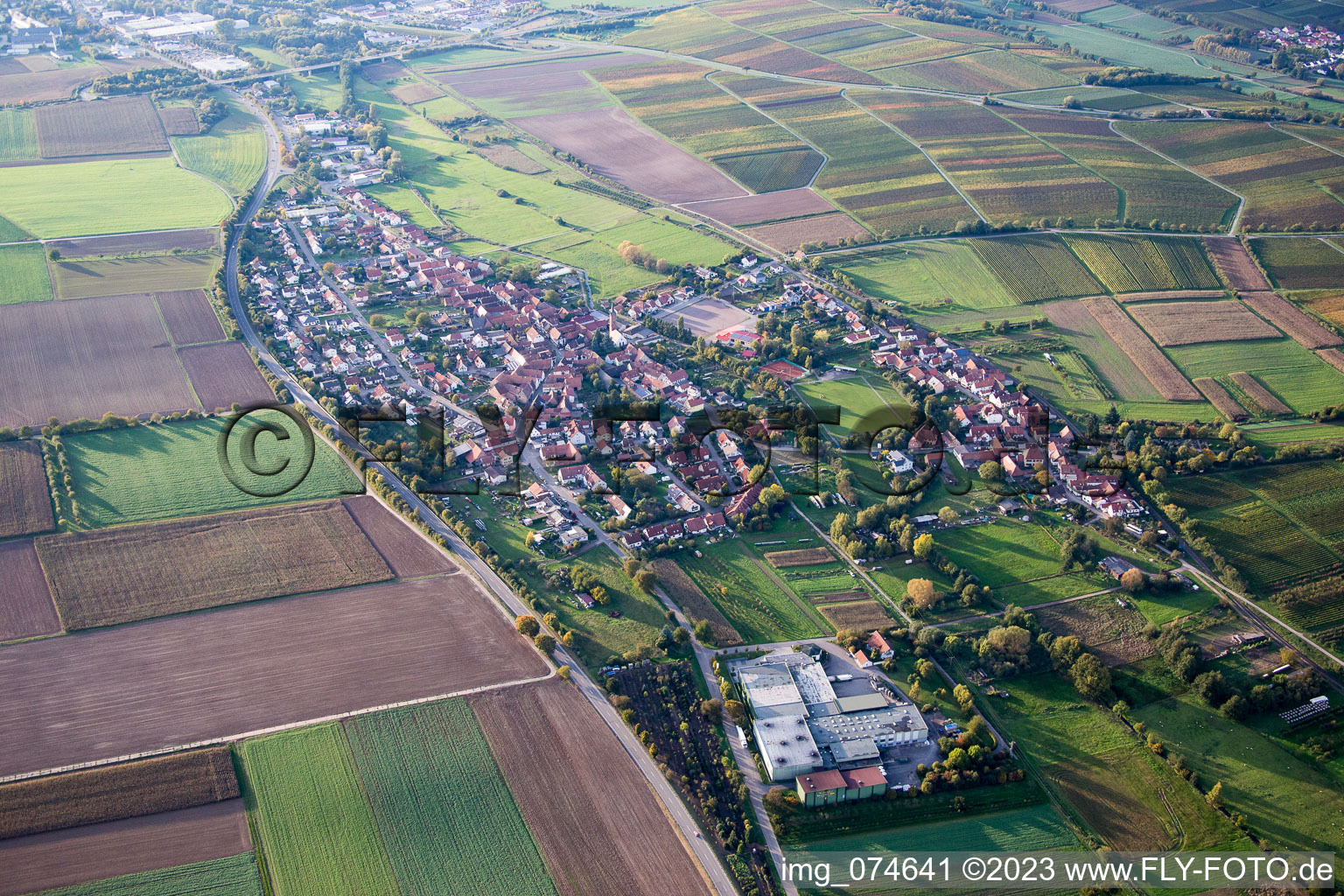Luftbild von Ortsteil Kapellen in Kapellen-Drusweiler im Bundesland Rheinland-Pfalz, Deutschland