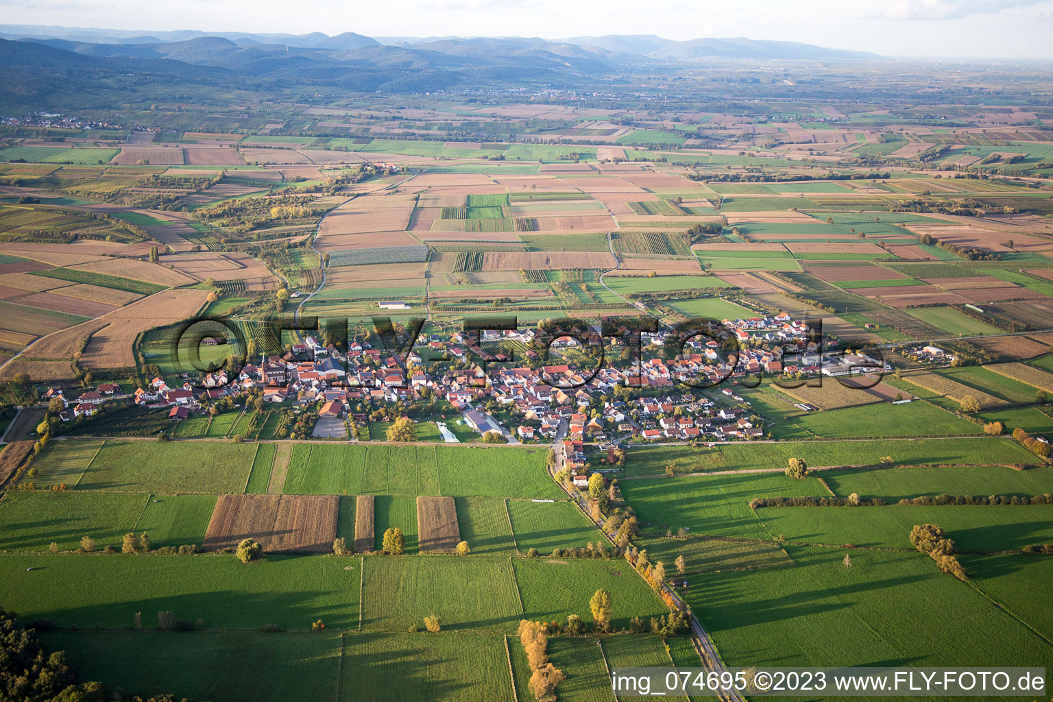 Kapsweyer im Bundesland Rheinland-Pfalz, Deutschland aus der Luft