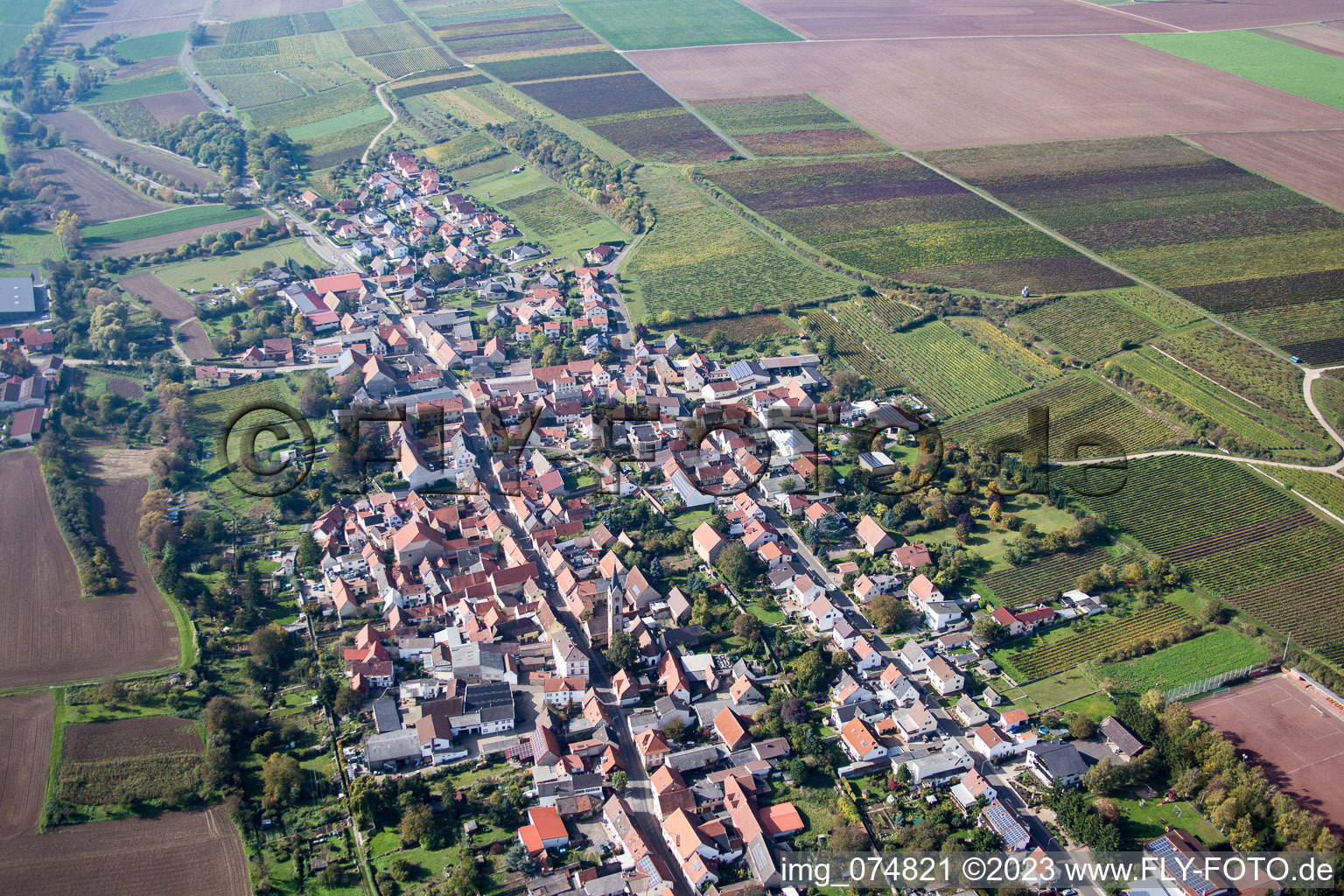 Luftbild von Kindenheim im Bundesland Rheinland-Pfalz, Deutschland