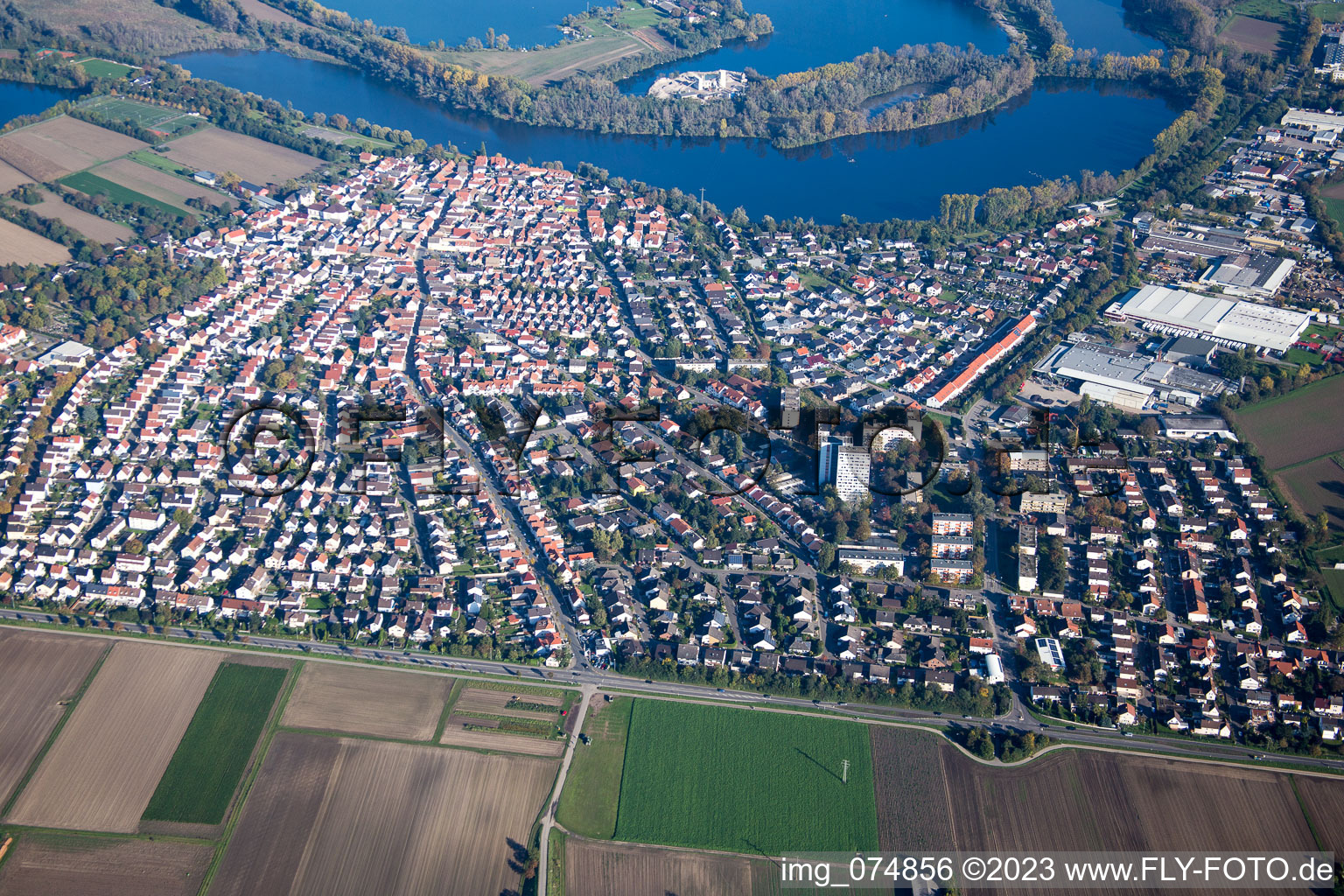 Luftaufnahme von Ortsteil Roxheim in Bobenheim-Roxheim im Bundesland Rheinland-Pfalz, Deutschland