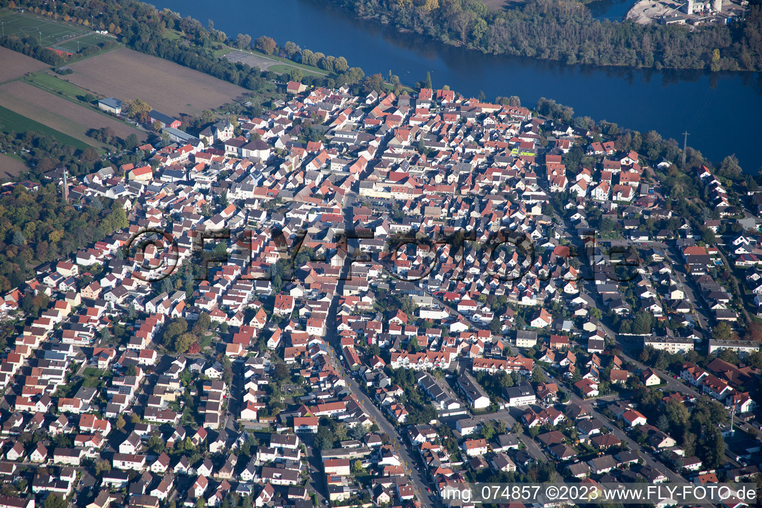Luftbild von Stadtansicht vom Innenstadtbereich im Ortsteil Roxheim in Bobenheim-Roxheim im Bundesland Rheinland-Pfalz, Deutschland