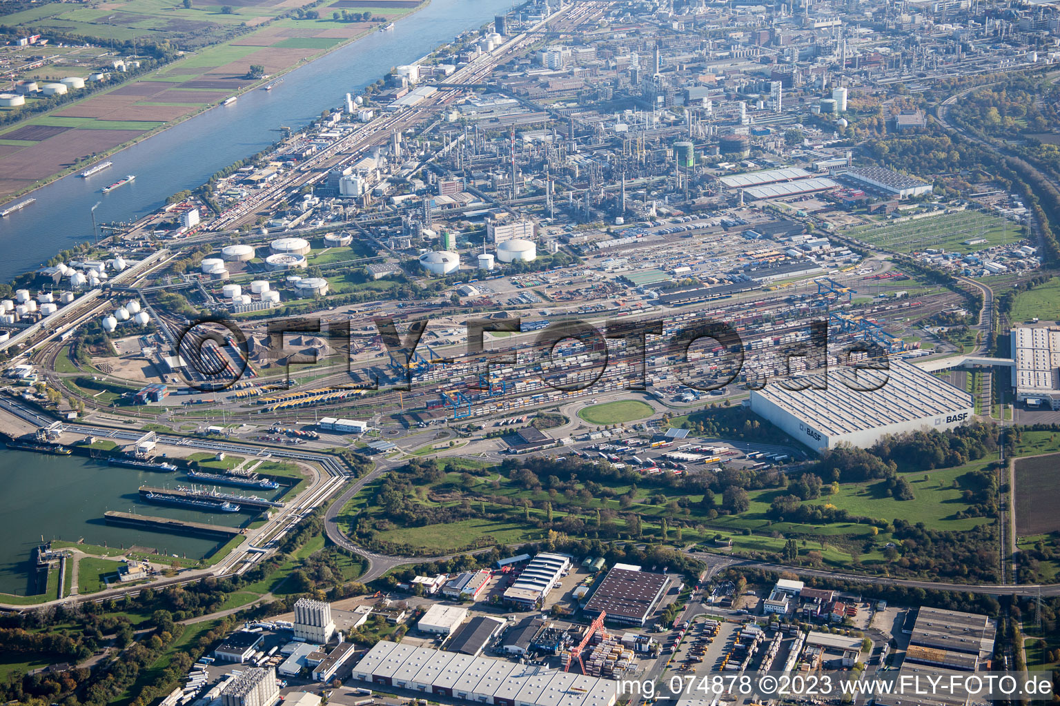 Luftbild von BASF von Norden in Ludwigshafen am Rhein im Bundesland Rheinland-Pfalz, Deutschland