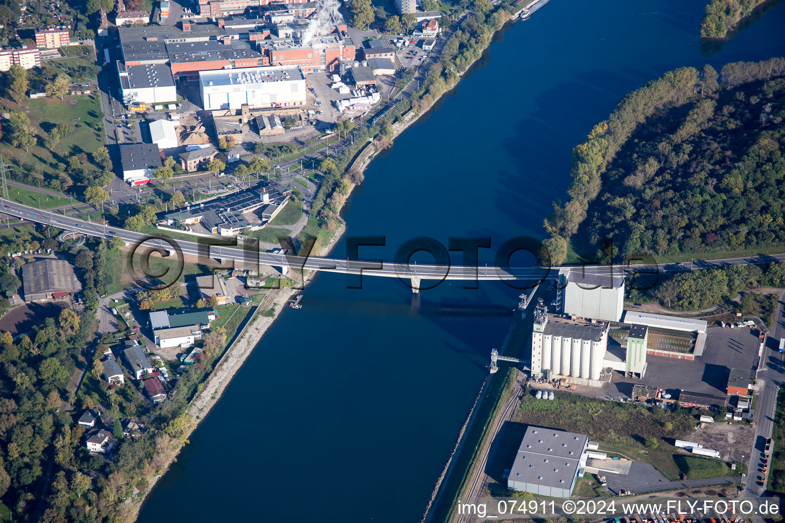 Mischfutterwerke im Ortsteil Neckarstadt-West in Mannheim im Bundesland Baden-Württemberg, Deutschland