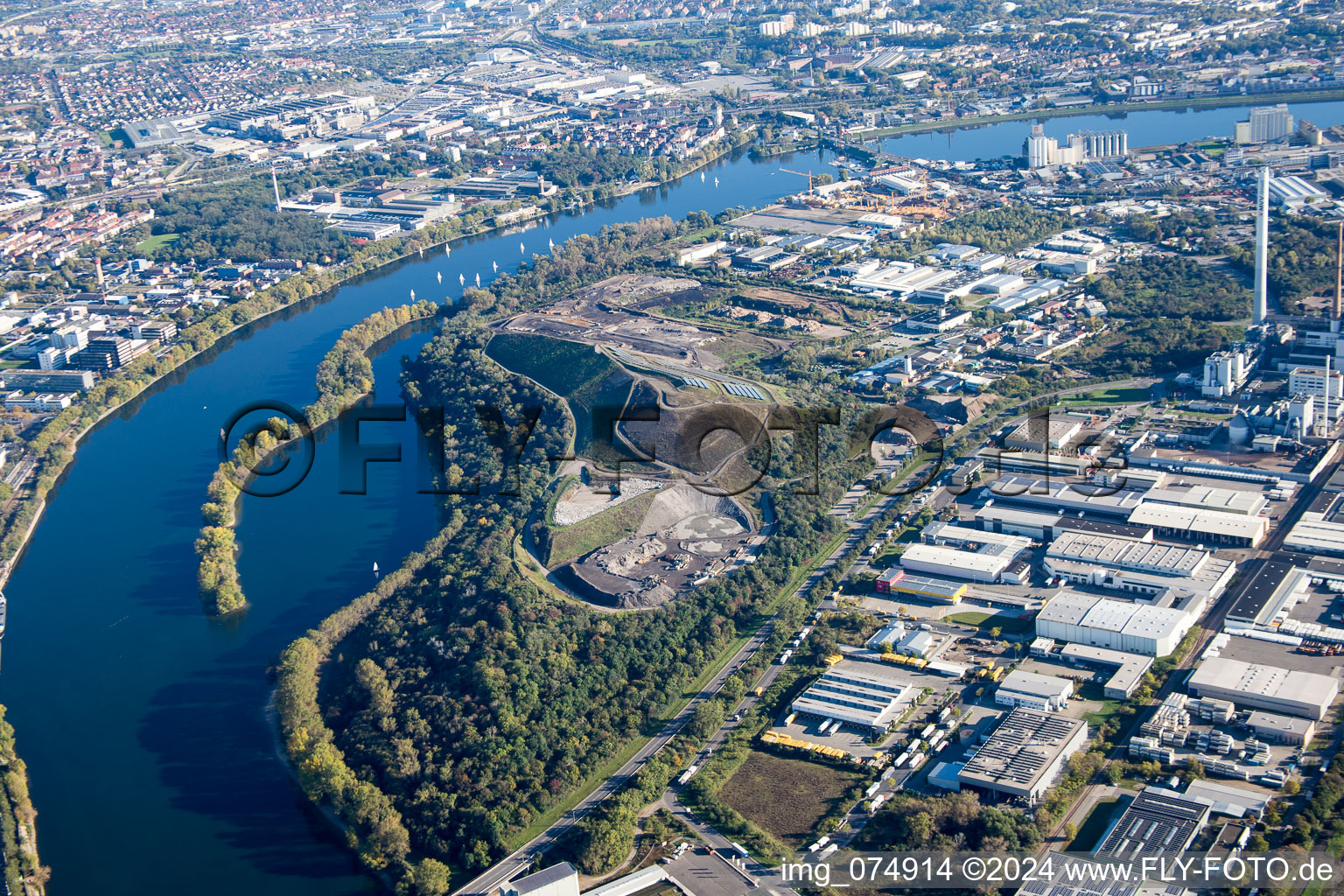 Deponie Friesenheimer Insel (Monte Scherbolino) im Ortsteil Neckarstadt-West in Mannheim im Bundesland Baden-Württemberg, Deutschland