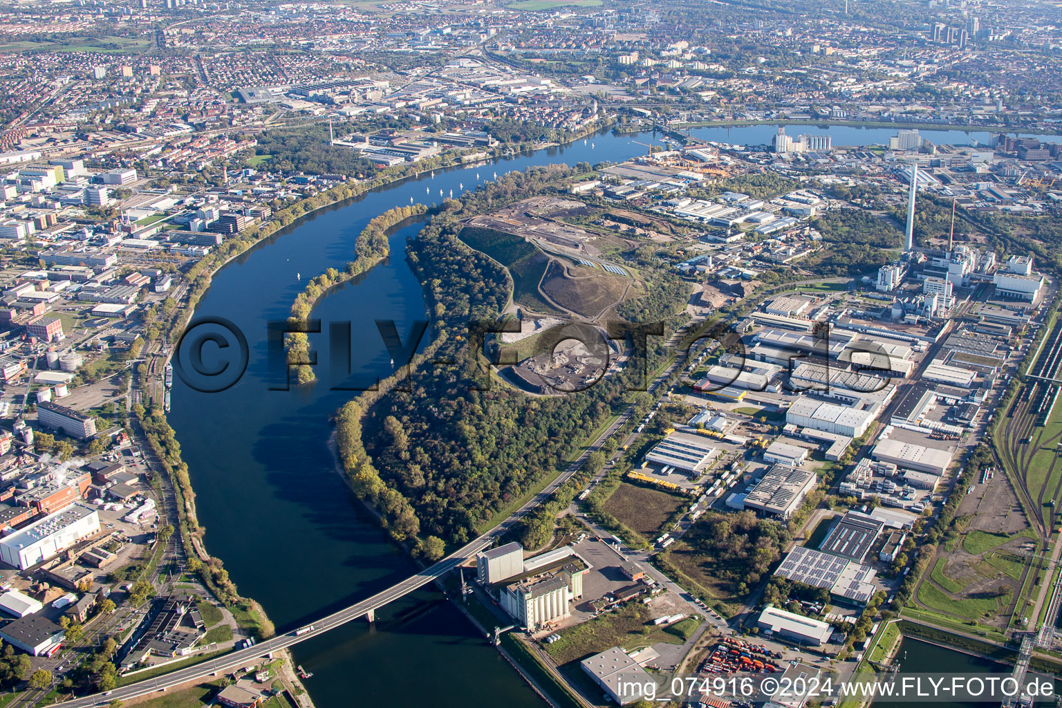 Deponie Friesenheimer Insel (Monte Scherbolino), Carl Stahl Süd GmbH im Ortsteil Neckarstadt-West in Mannheim im Bundesland Baden-Württemberg, Deutschland