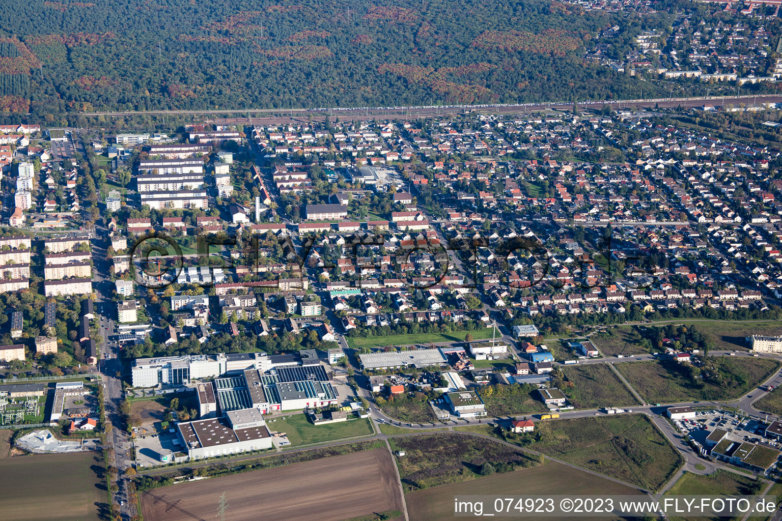 Luftaufnahme von Ortsteil Schönau in Mannheim im Bundesland Baden-Württemberg, Deutschland