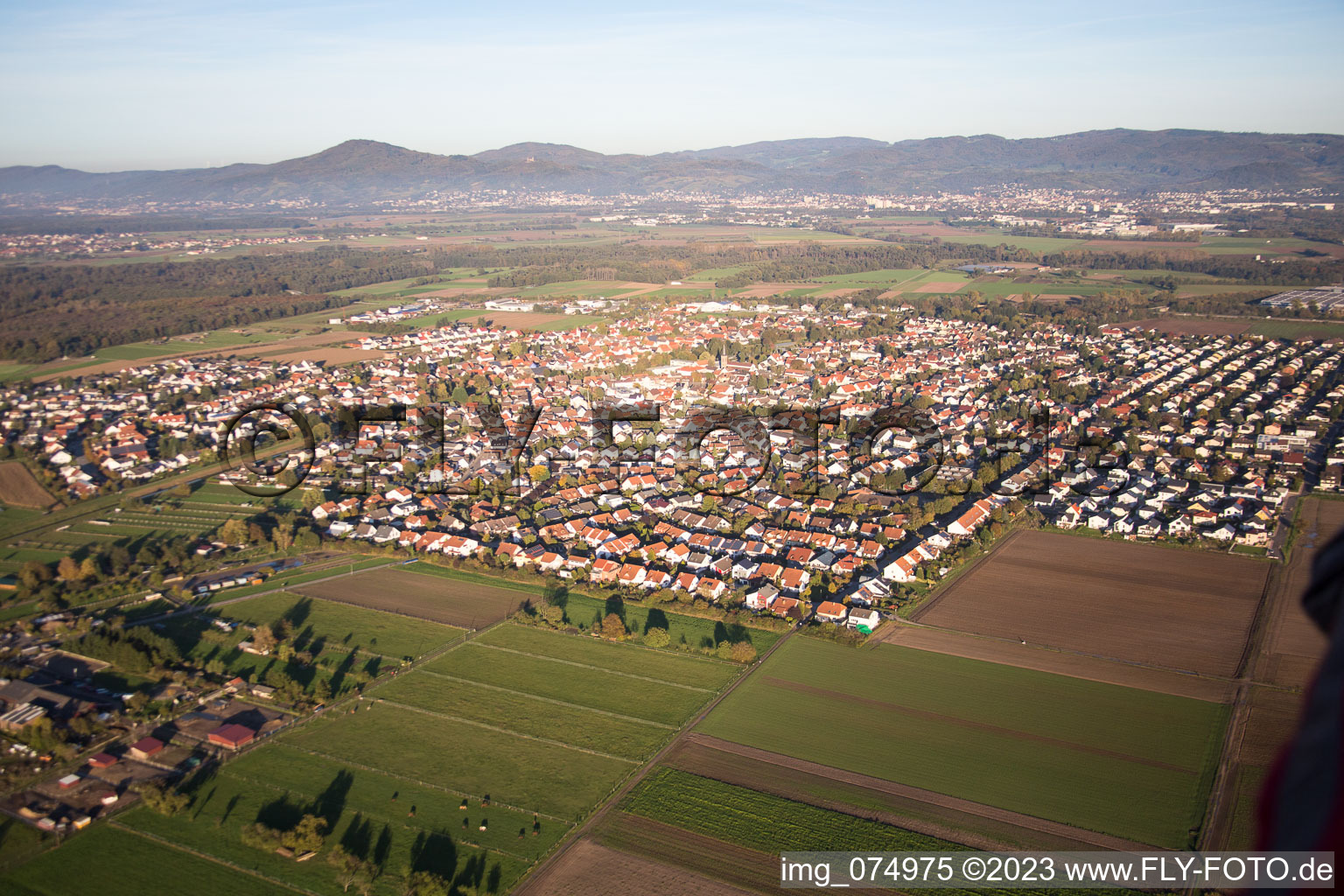 Luftaufnahme von Lorsch-Einhausen im Bundesland Hessen, Deutschland