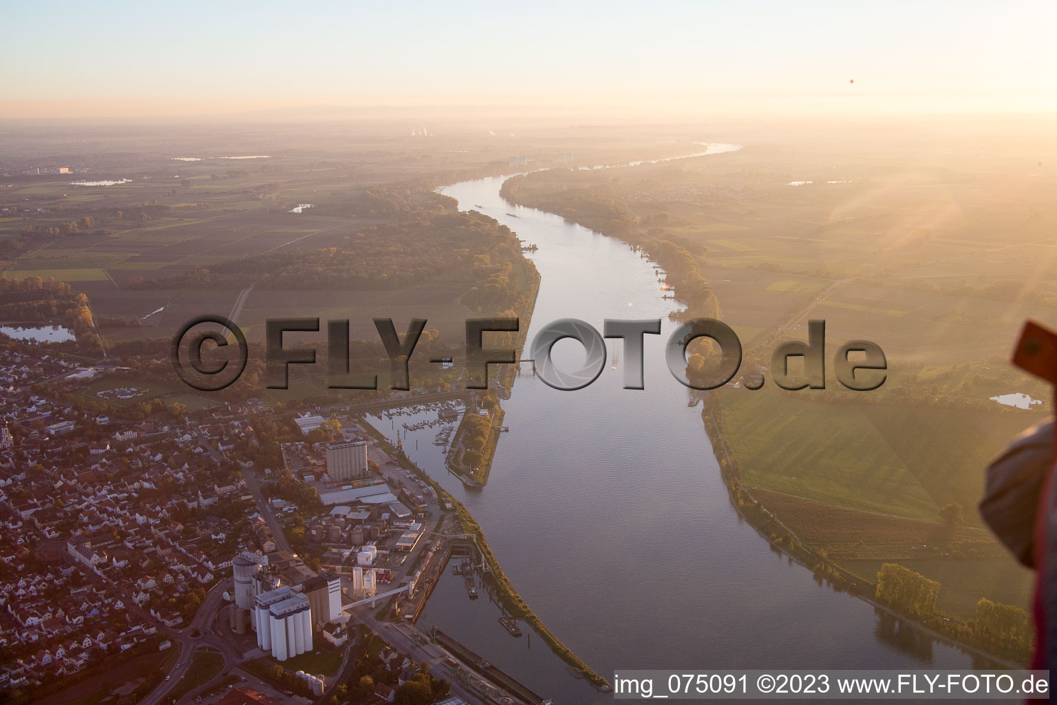Luftbild von Gernsheim im Bundesland Hessen, Deutschland