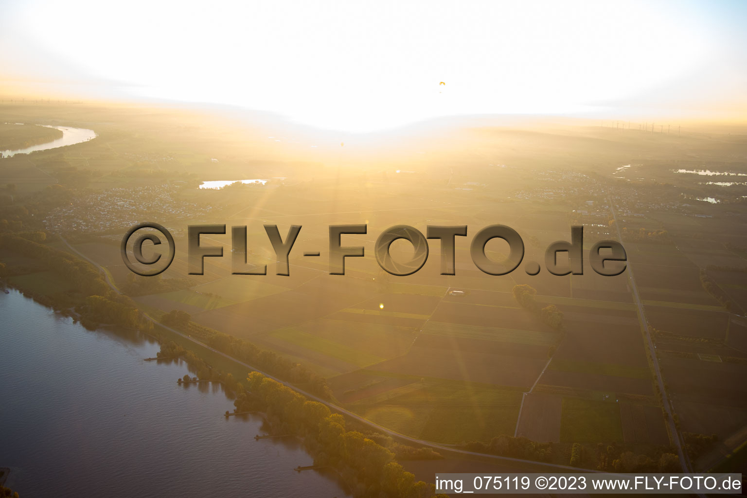 Luftaufnahme von Gernsheim, Rheinschleife im Bundesland Hessen, Deutschland