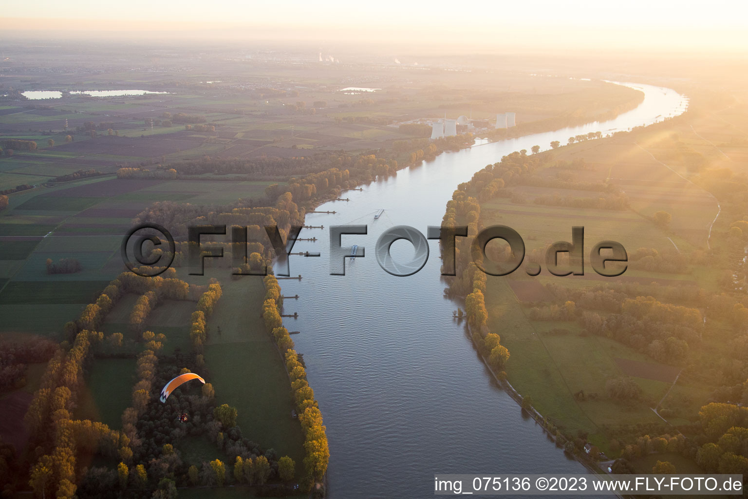 Gernsheim, Rheinschleife im Bundesland Hessen, Deutschland aus der Luft