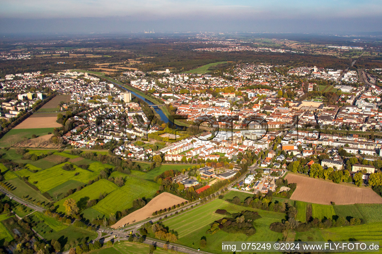 Rastatt von Südwesten im Bundesland Baden-Württemberg, Deutschland