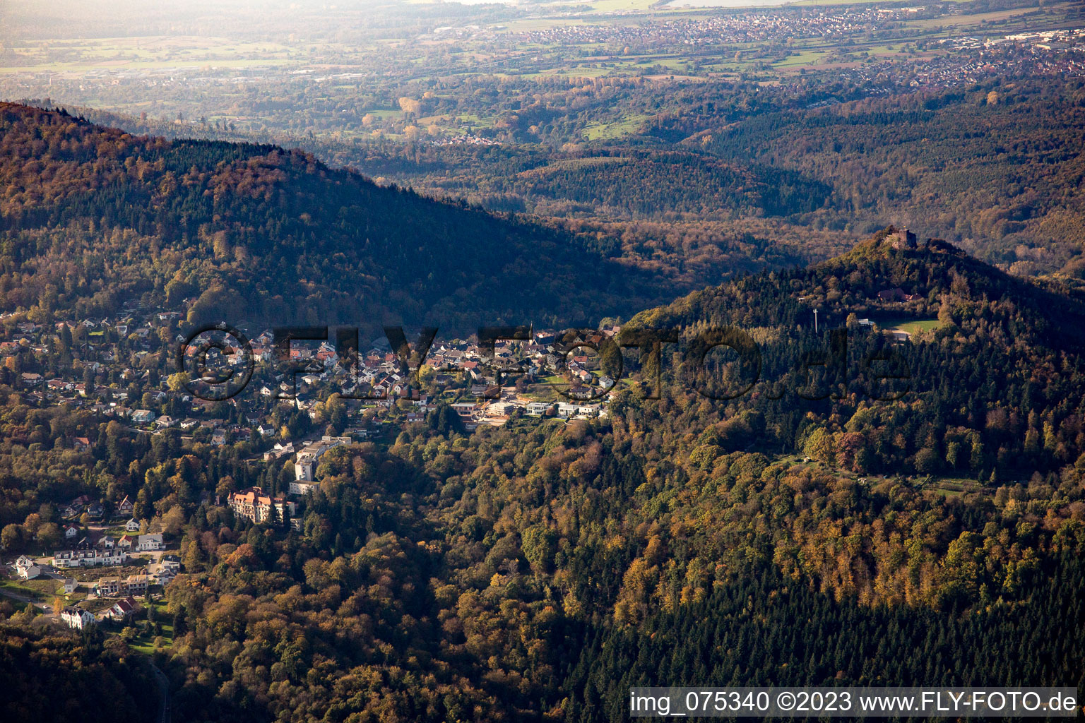 Luftbild von Ortsteil Ebersteinburg in Baden-Baden im Bundesland Baden-Württemberg, Deutschland