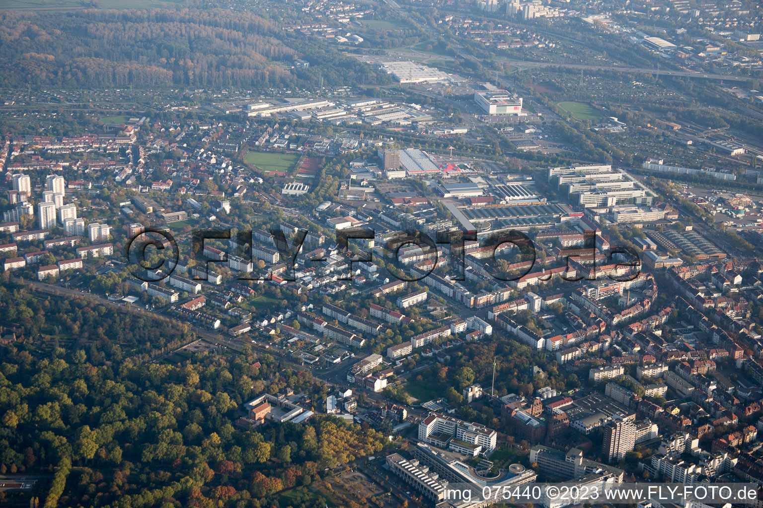 Ortsteil Oststadt in Karlsruhe im Bundesland Baden-Württemberg, Deutschland von oben