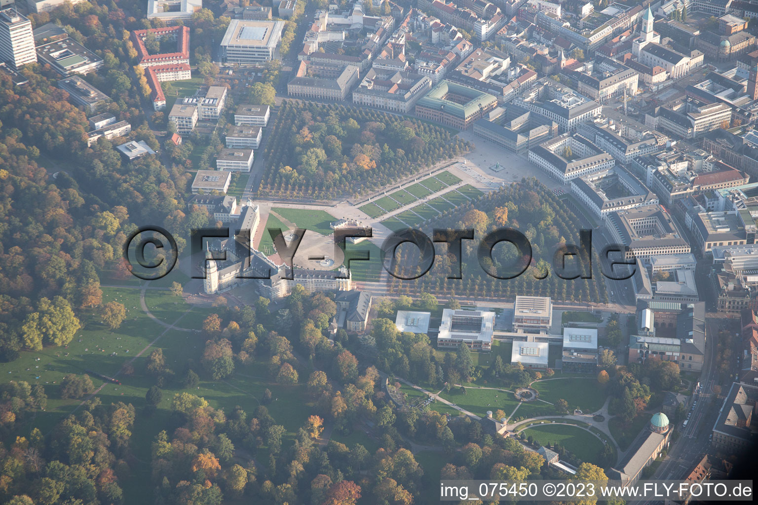 Luftaufnahme von Ortsteil Innenstadt-West in Karlsruhe im Bundesland Baden-Württemberg, Deutschland