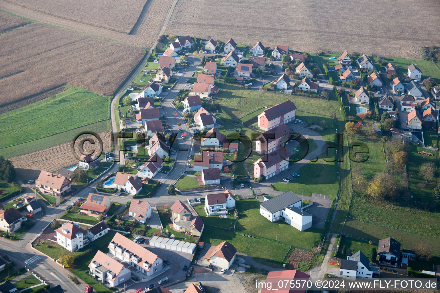 Drohnenaufname von Soultz-sous-Forêts im Bundesland Bas-Rhin, Frankreich